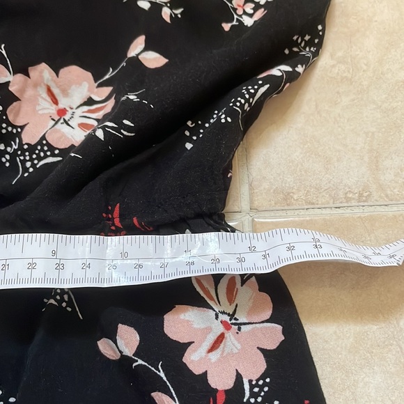 Flowery Romper . Use only once. Aeropostale . Size XS - Picture 5 of 6